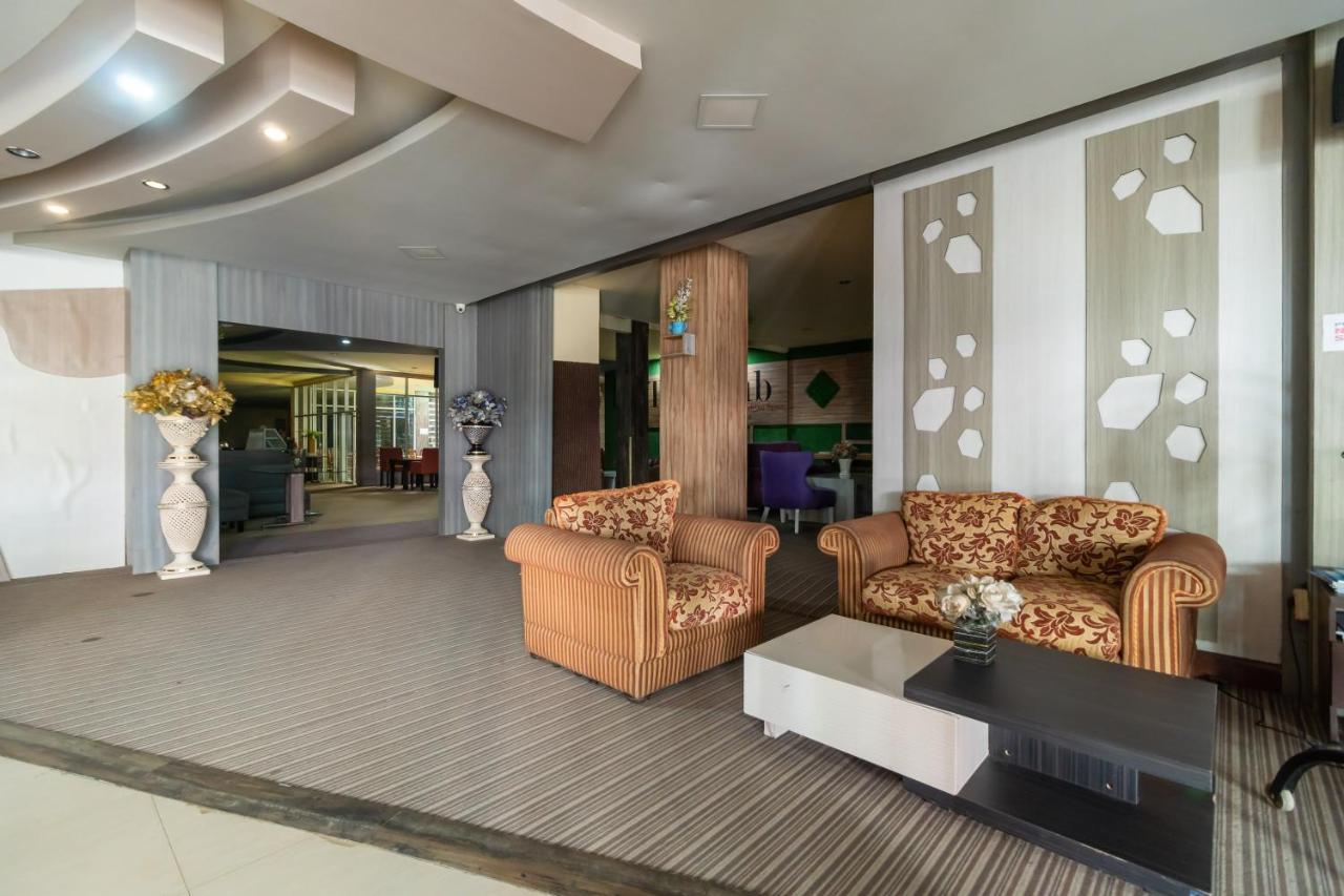 Urbanview Hotel Best Skip Palembang Exterior foto